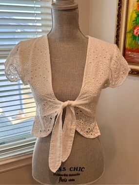 100% cotton front tie eyelet crop top
